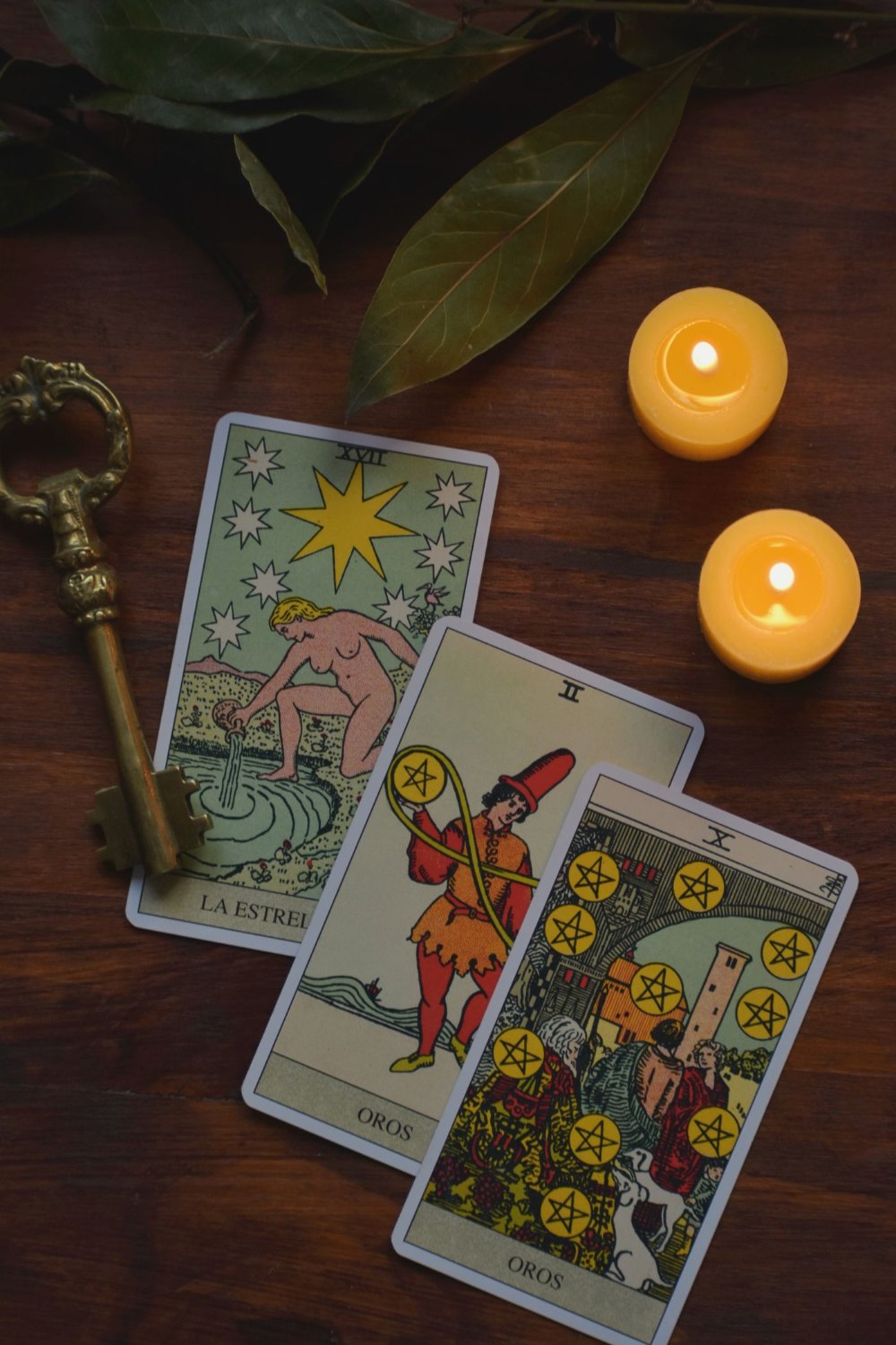 Stary klucz, karty do wróżenia i świece – andrzejkowe wróżby